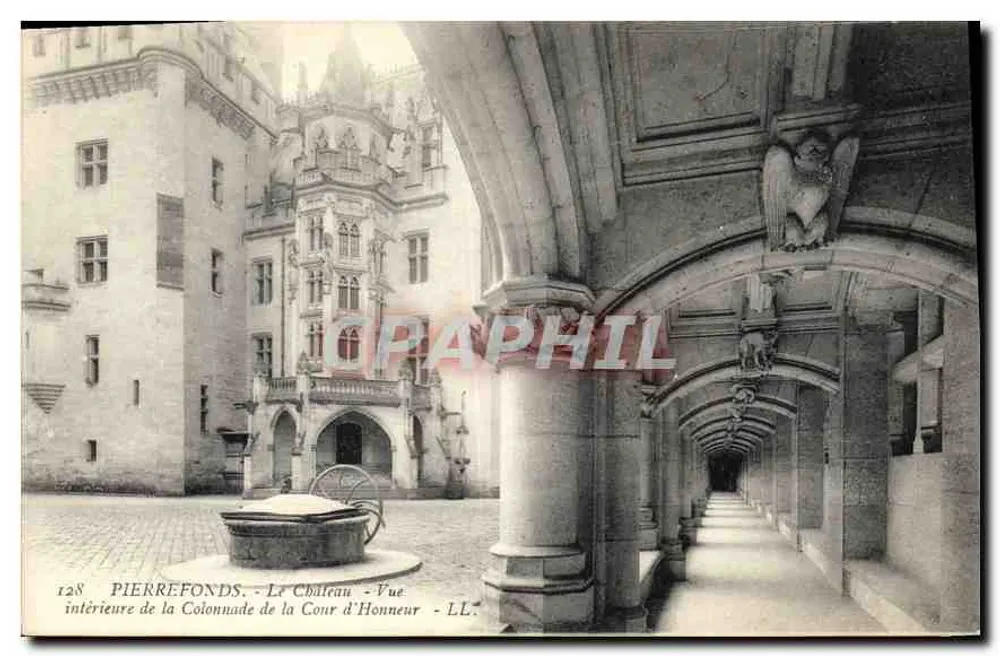 Pierrefonds - Das Schloss - Innenansicht der Säulenreihe der Cour d'Honneur - LL. n°128 - Vorderseite