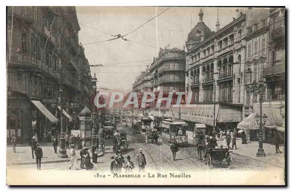 Marseille - La Rue Noailles — vista da rua com trêm e comércios - Frente