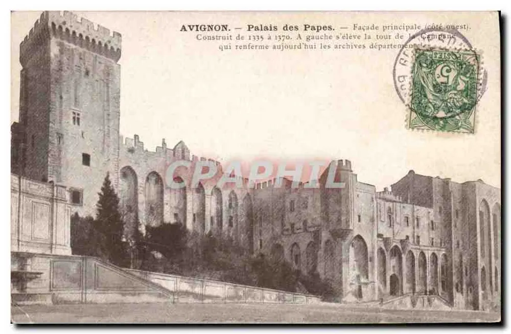 Avignon — Palácio dos Papas — Fachada principal (lado oeste). Construído de 1335 a 1370. À esquerda ergue-se a torre da Cépante. - Frente