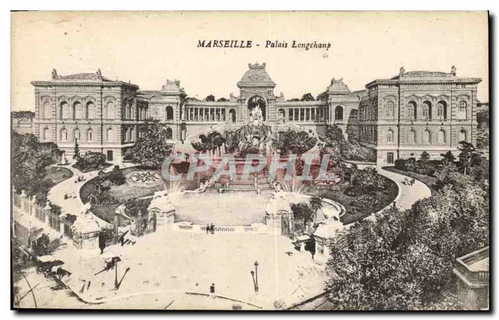 Marselha - Palácio Longchamp — vista do jardim com fonte - Frente