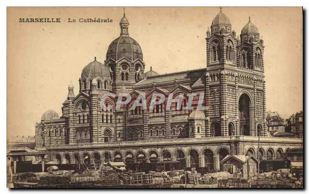 Marselha - A Catedral — vista do edifício com mercado embaixo - Frente