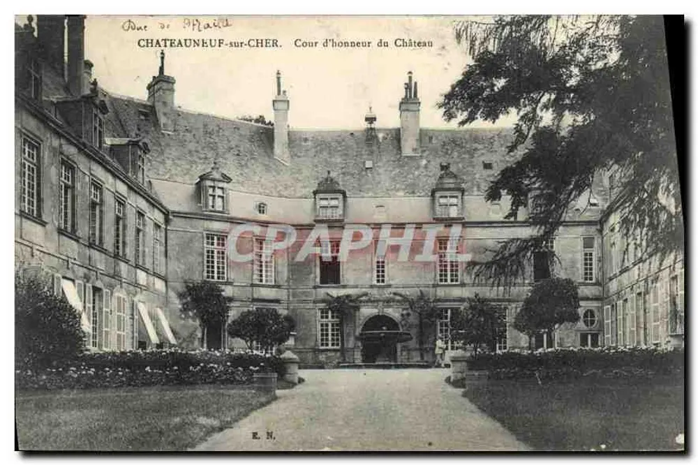 Châteauneuf-sur-Cher — Cour d'honneur do Castelo — E. N. - Frente