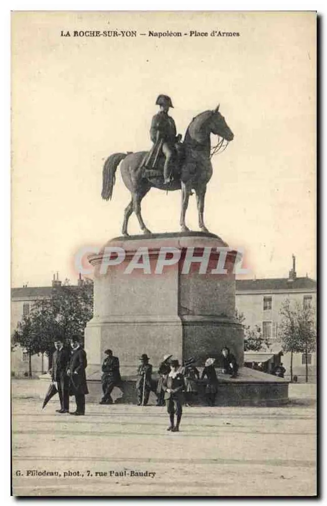 La Roche-sur-Yon — Estátua de Napoleão na Place d'Armes — G. Filodeau, fot. 7, rue Paul-Baudry - Frente