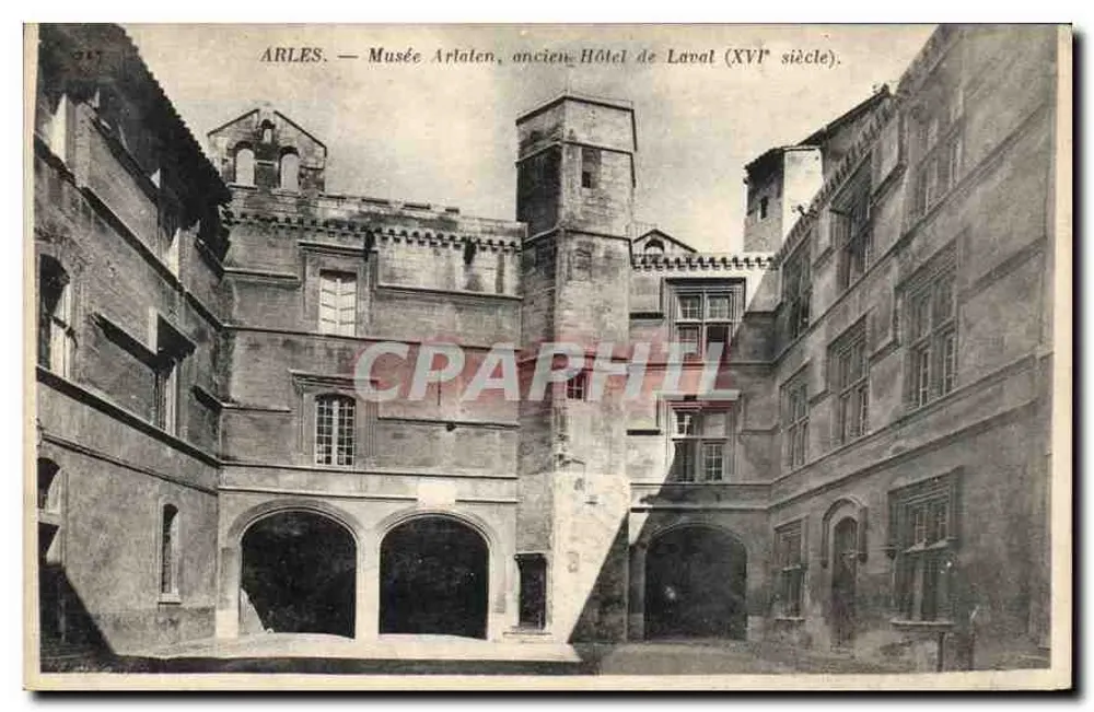 Arles — Musée Arlaten, ehemaliges Hotel de Laval (16. Jahrhundert) - Vorderseite