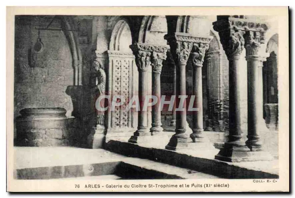 Arles — Galerie des Klosters Saint-Trophime und der Brunnen (11. Jahrhundert) — Coll. E.-C. - Vorderseite