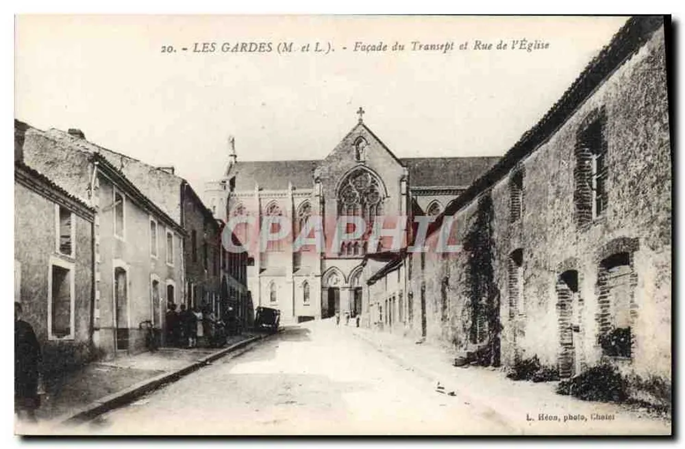 Les Gardes (M. und L.) — Fassade des Querbaus und Kirchstraße — L. Héon, Foto, Choisy - Vorderseite