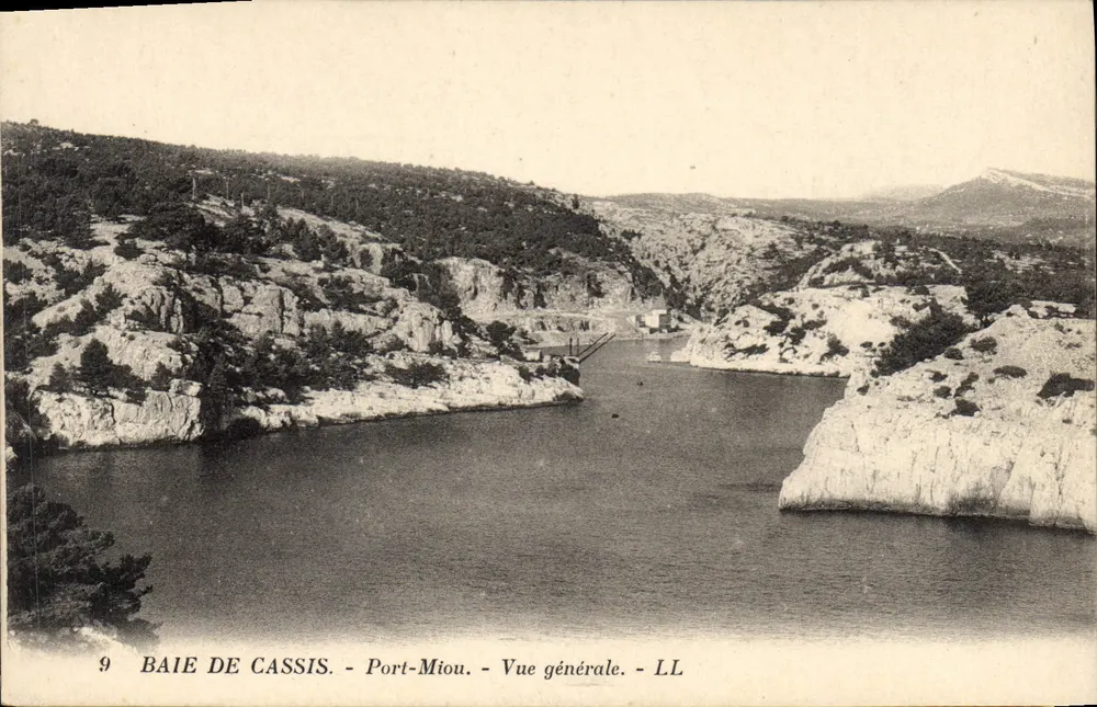 Baía de Cassis - Port-Miou - Vista geral - LL - Frente