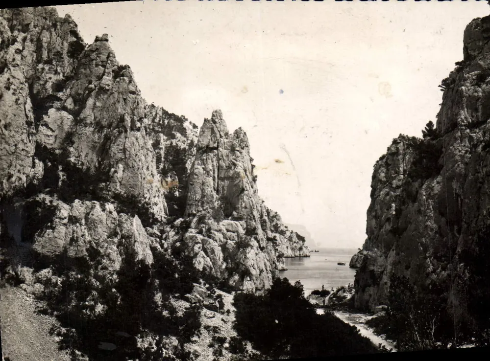 A Calanque d'En-Vau — Cassis-sur-Mer — A. Trébouard, 33 - Frente