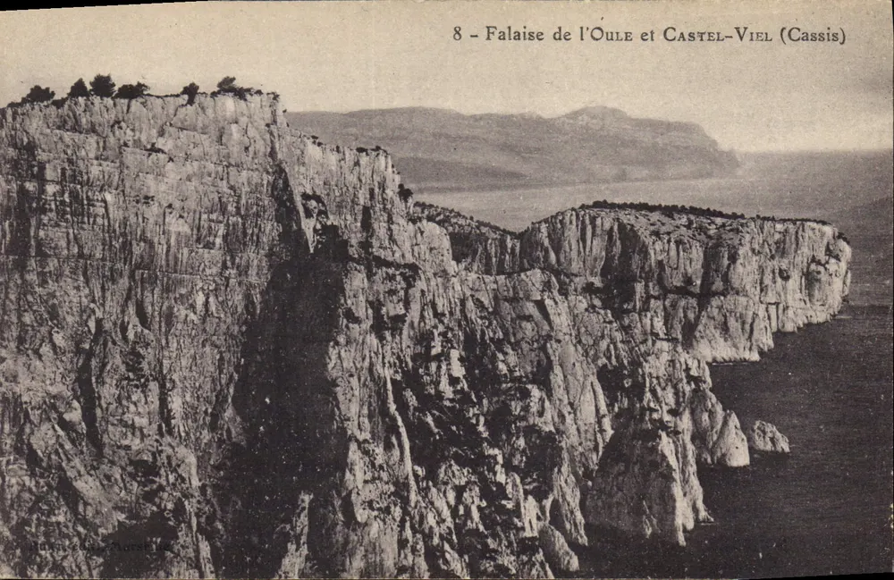 Falaise de l'Oule und Castel-Viel (Cassis) — Panoramablick — Verlag: Nordy Ed. - Vorderseite