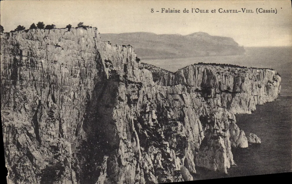 Fels von der Oule und Castel-Viel (Cassis) — Panoramablick — unbekannter Verlag, Seriennummer 8 - Vorderseite
