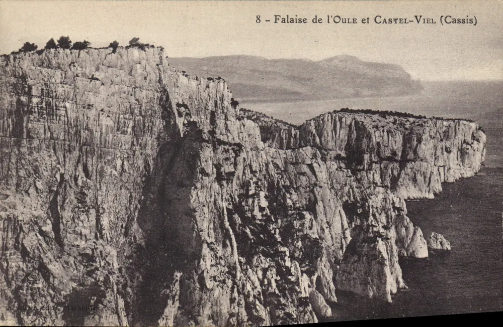 Klippe der Oule und Castel-Viel (Cassis) — n°8 — Verlag Marschic - Vorderseite
