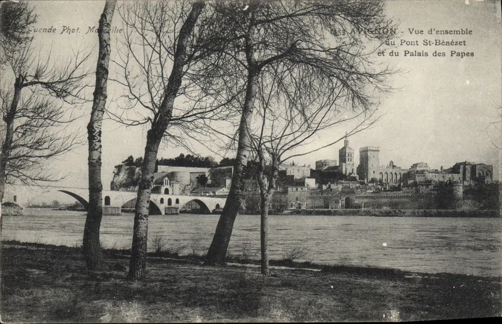 Avignon — Panoramablick auf den Pont St-Bénézet und das Palais des Papes - Vorderseite