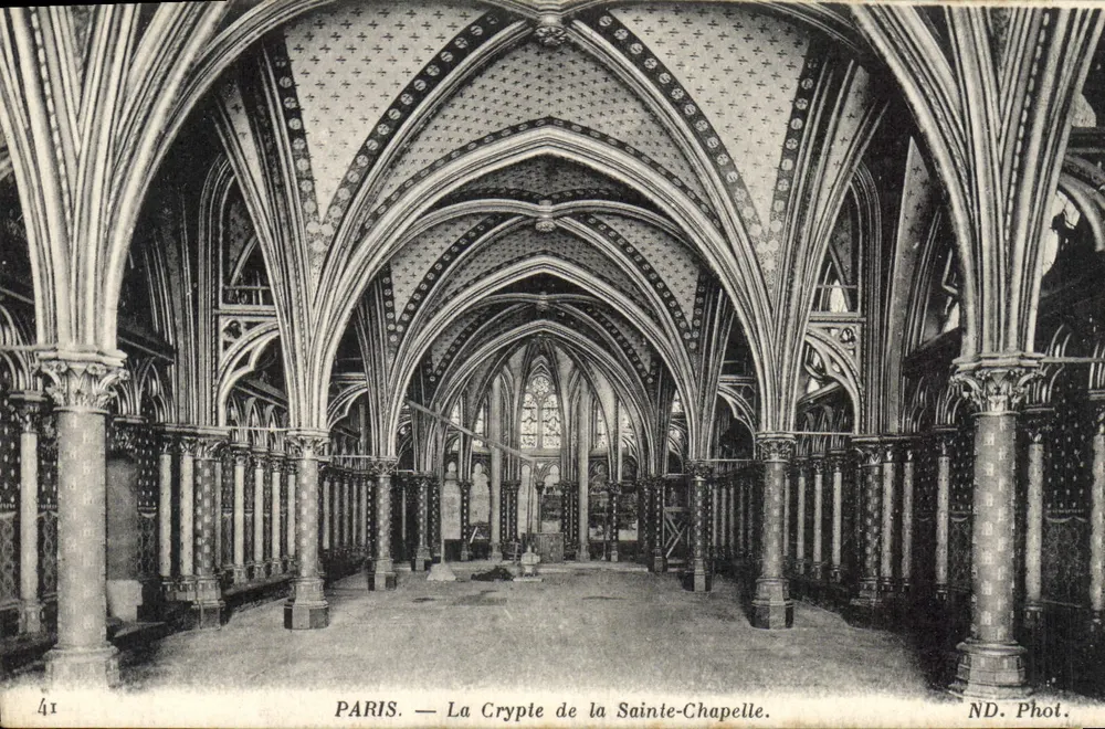 PARIS — A Cripta da Santa Capela — ND. Phot. - Frente