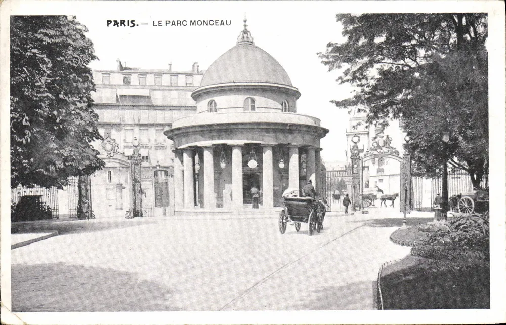 Paris — O Parc Monceau — entrada com quiosque de colunas - Frente