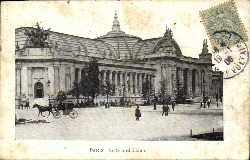 PARIS - O Grand Palais — vista arquitetônica — editor não visível - Frente
