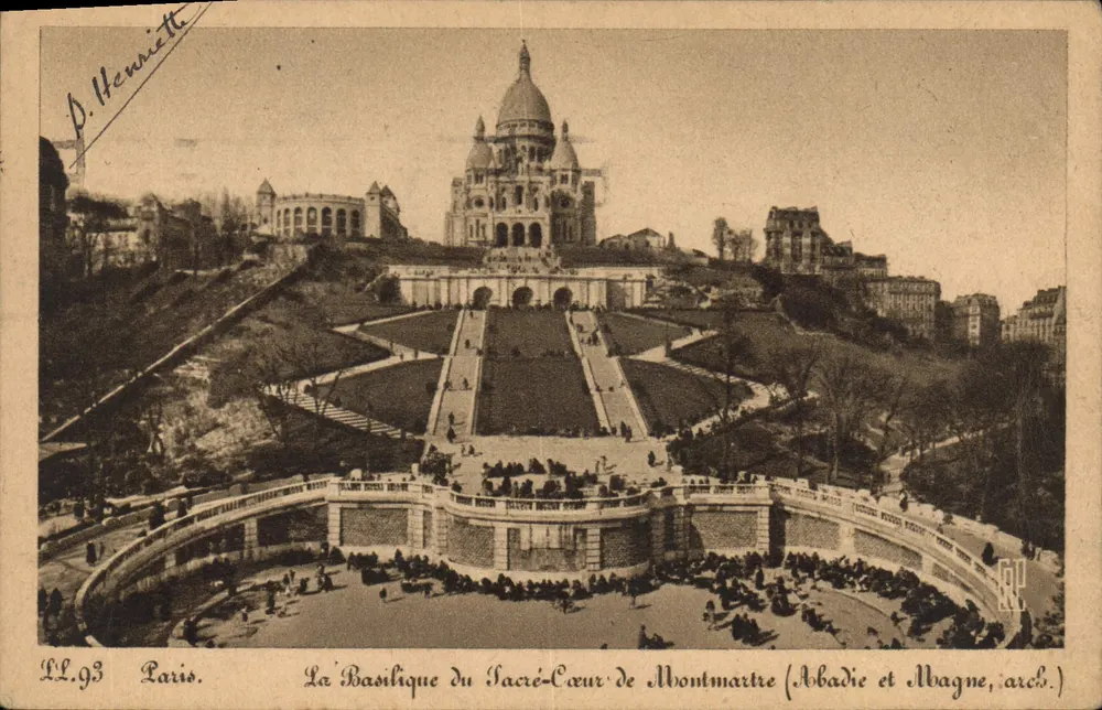 Die Basilika des Heiligen Herzens von Montmartre — Panoramablick — Abadie et Mbagne, arch. - Vorderseite