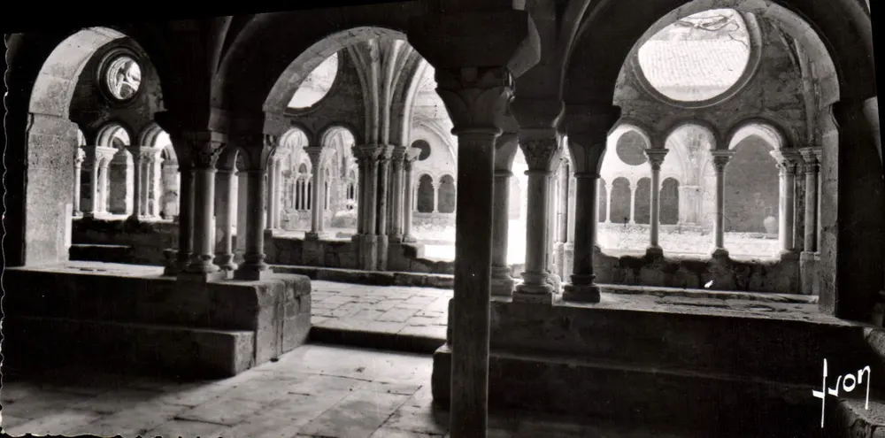 Abadia de Fontfroide — Claustro e Sala Capitular — Les Éditions d'Art, Paris - Frente