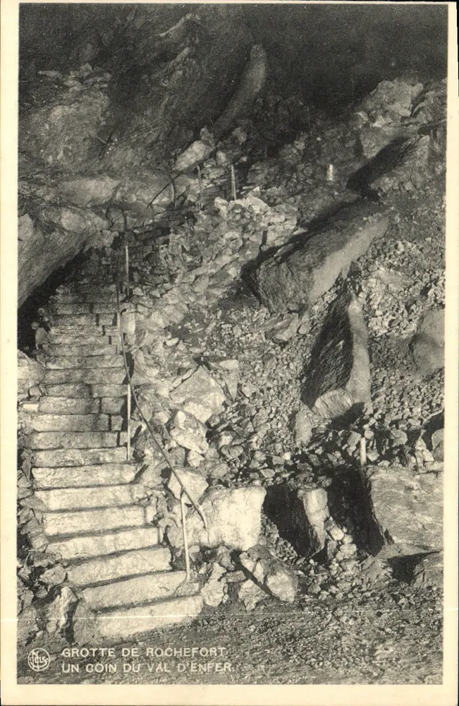 Grotte de Rochefort — Un rincón del Val d'Enfer — editada por la S.A. de las Cuevas de Han-sur-Lesse - Anverso