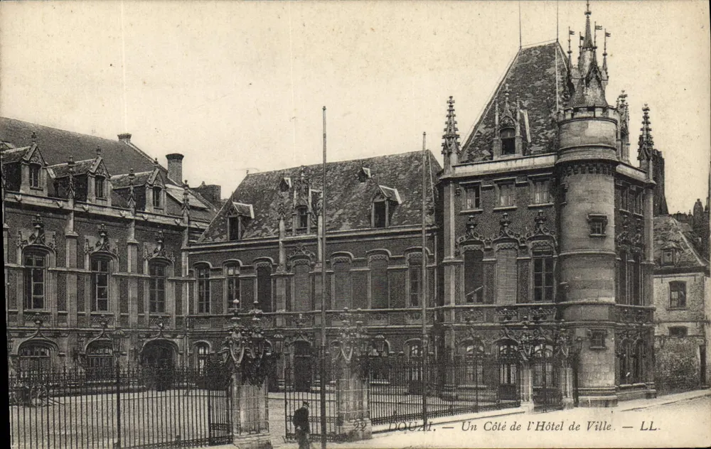 Douai — Um Lado do Palácio de Justiça — LL. - Frente