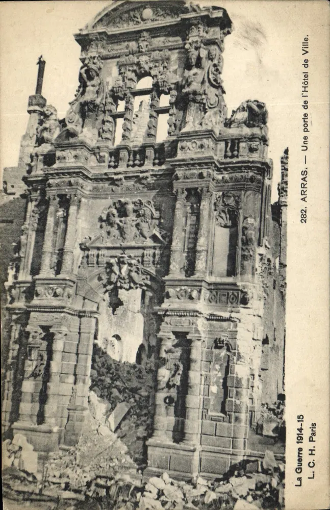 Arras — Eine Pforte des Rathauses — Der Krieg 1914-15 — L. C. H. Paris - Vorderseite
