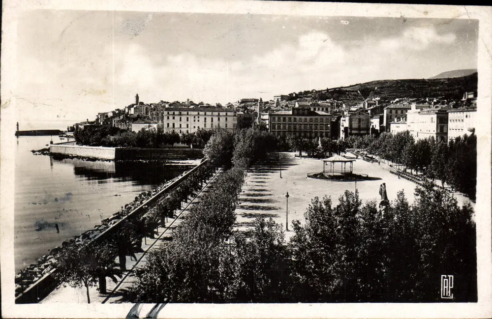 Bastia — Vue de la place Saint-Nicolas et du port — éditeur RAP - Frente