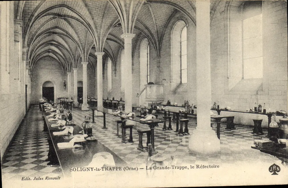 SOLIGNY-la-TRAPPE (Orne) — La Grande-Trappe, das Refektorium - Vorderseite
