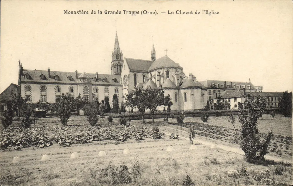Kloster der Grande Trappe (Orne) — Der Kirchenschiff - Vorderseite