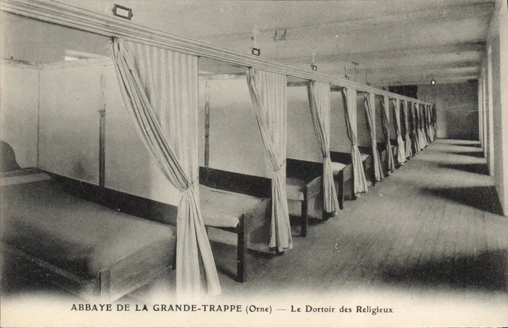 Abtei La Grande-Trappe (Orne) — Das Schlafzimmer der Mönche - Vorderseite