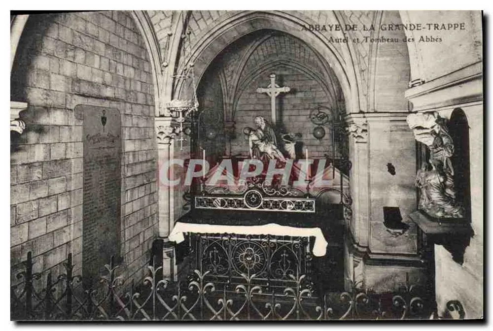 Abtei La Grande-Trappe — Altar und Grab der Abtei - Vorderseite