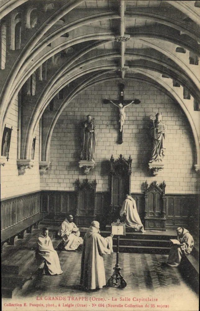 Die Grande Trappe (Orne) — Die Kapitelhalle — Sammlung E. Pasquis, fot., in Laigle (Orne) - Nr. 694 - Vorderseite