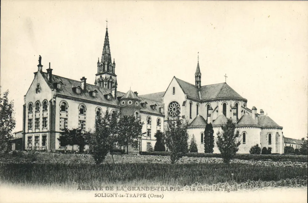 Abtei La Grande-Trappe — Der Chor der Kirche — Soligny-la-Trappe (Orne) - Vorderseite
