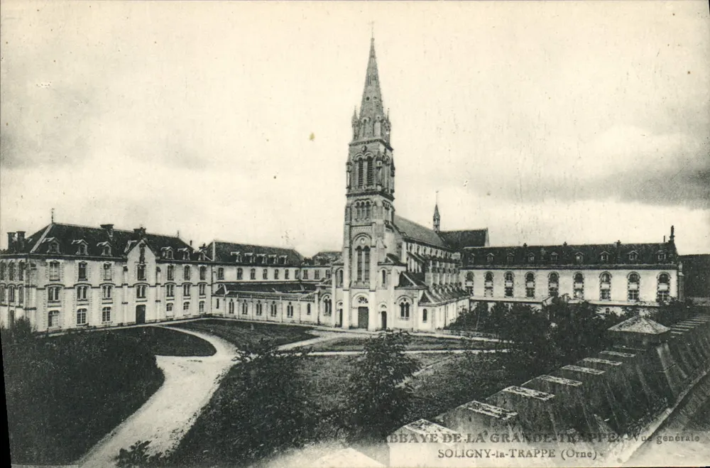 Abtei La Grande-Trappe — Allgemeiner Blick — Soligny-la-Trappe (Orne) - Vorderseite