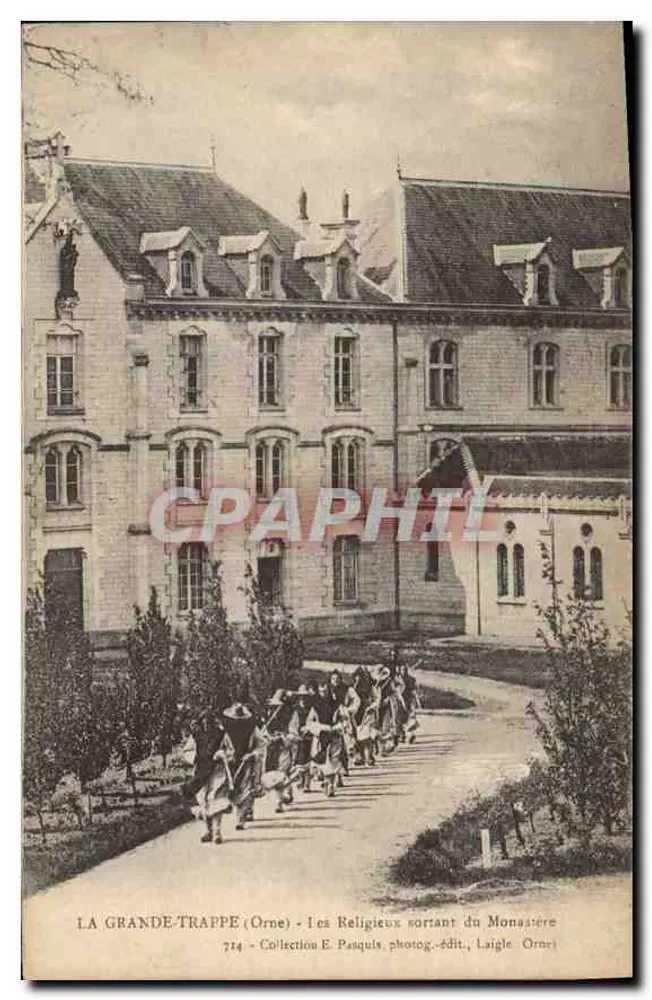 La Grande-Trappe (Orne) — Les Religieux sortant du Monastère — Collection E. Pasquis, photog.-édit., Laigle, Orne - Recto