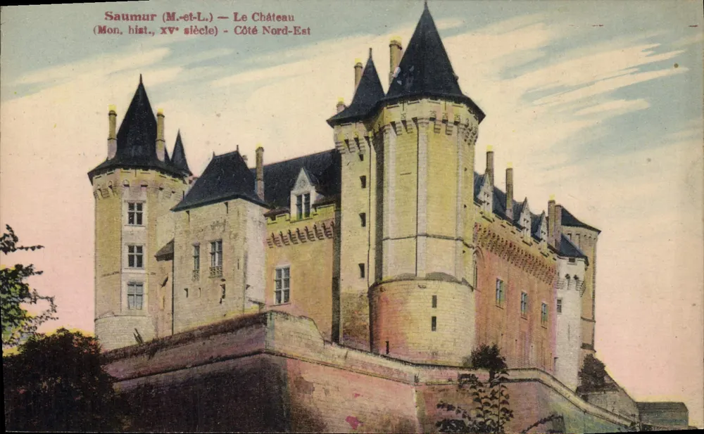 Saumur (M.-et-L.) — O Castelo — Lado Nordeste — Monumento Histórico, Século XV - Frente