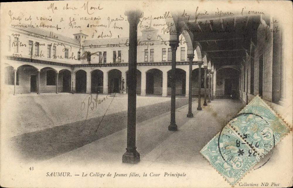 Saumur — Das College der jungen Mädchen, der Haupthof — Collections ND Phot - Vorderseite