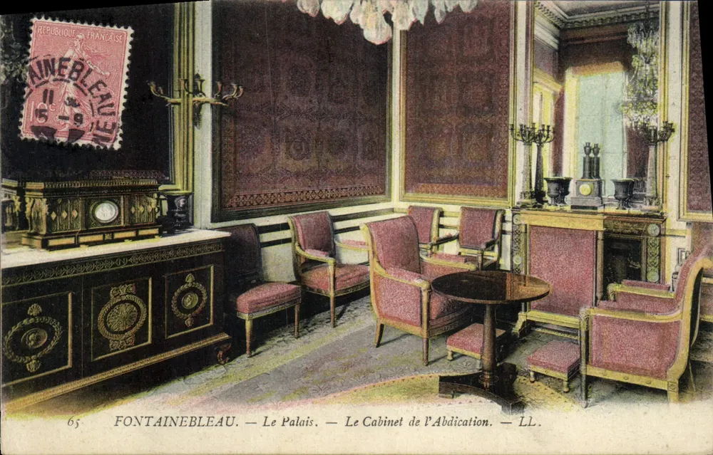 Fontainebleau — O Palácio. — O Gabinete da Abdicação. — LL. - Frente