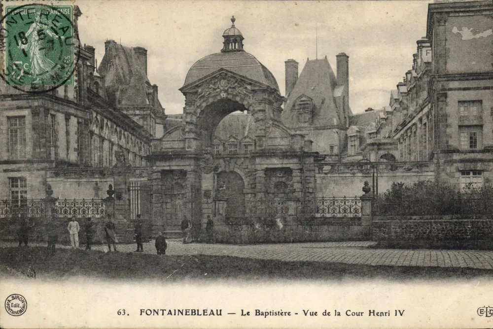 Fontainebleau — Der Baptisterium — Ansicht der Cour Henri IV — Verlag Siron - Vorderseite