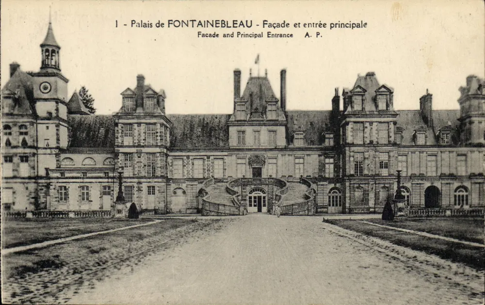 Schloss FONTAINEBLEAU — Fassade und Haupteingang — A. P. - Vorderseite