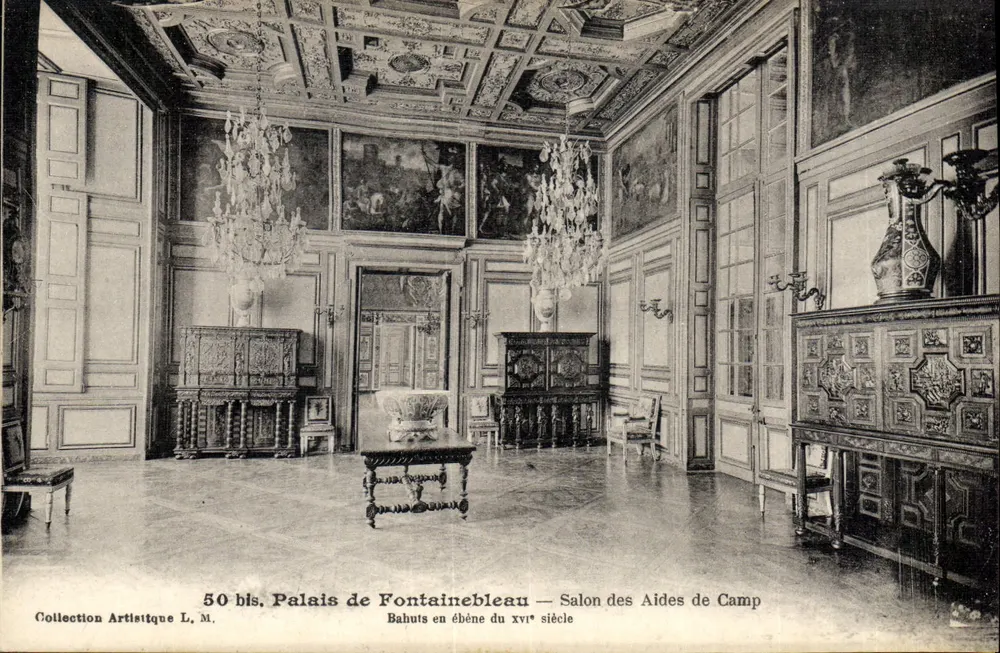 Schloss Fontainebleau — Salon des Aides de Camp — Ebenholzschränke aus dem 16. Jahrhundert - Vorderseite