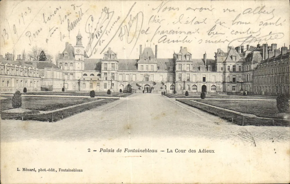 Palast von Fontainebleau — Die Cour des Adieux — L. Ménard, Fotografie-Verlag, Fontainebleau - Vorderseite