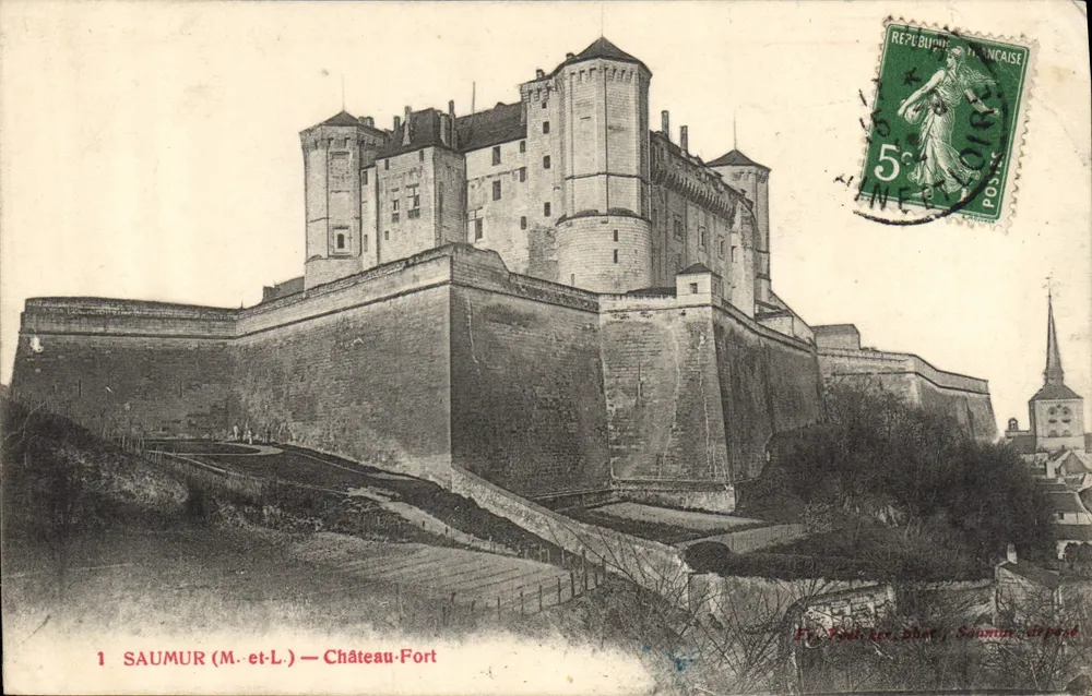 Saumur (M.-et-L.) — Festungsschloss — Verlag Fr. Taché, Foto. Saumur, Einlage - Vorderseite