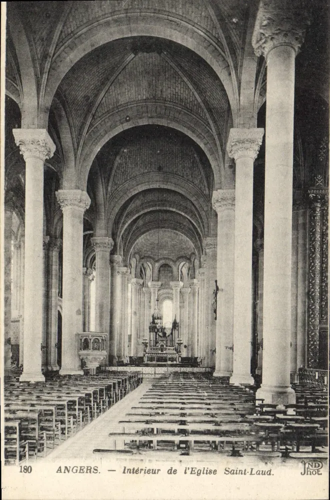 Angers — Interior da Igreja São Laud — JND Hot, n°180 - Frente