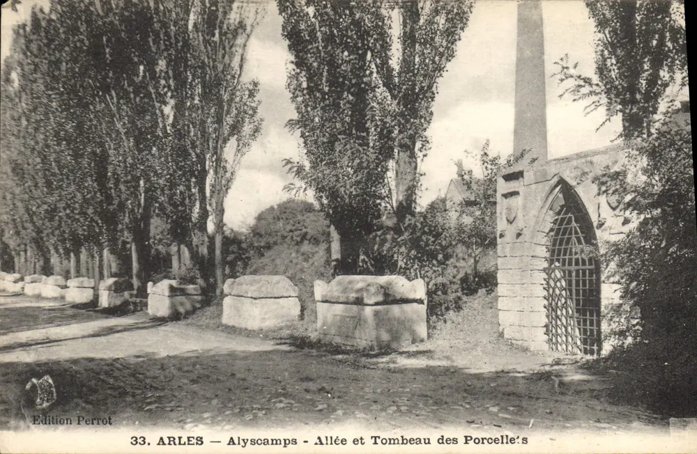 Arles - Alyscamps - Allee und Grab der Porcelles - Vorderseite