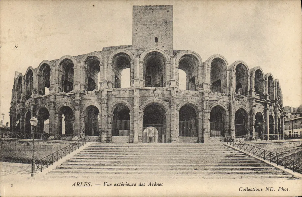 Arles — Vista esterna delle Arene — Collections ND. Phot. - Recto
