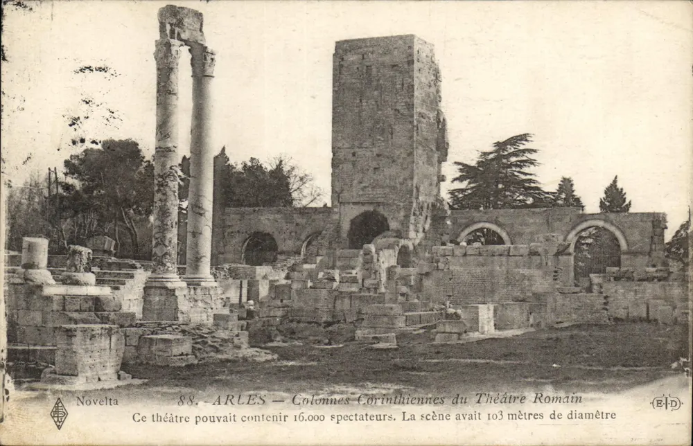 Arles — Korinthische Säulen des römischen Theaters — Novelta 88 - Vorderseite