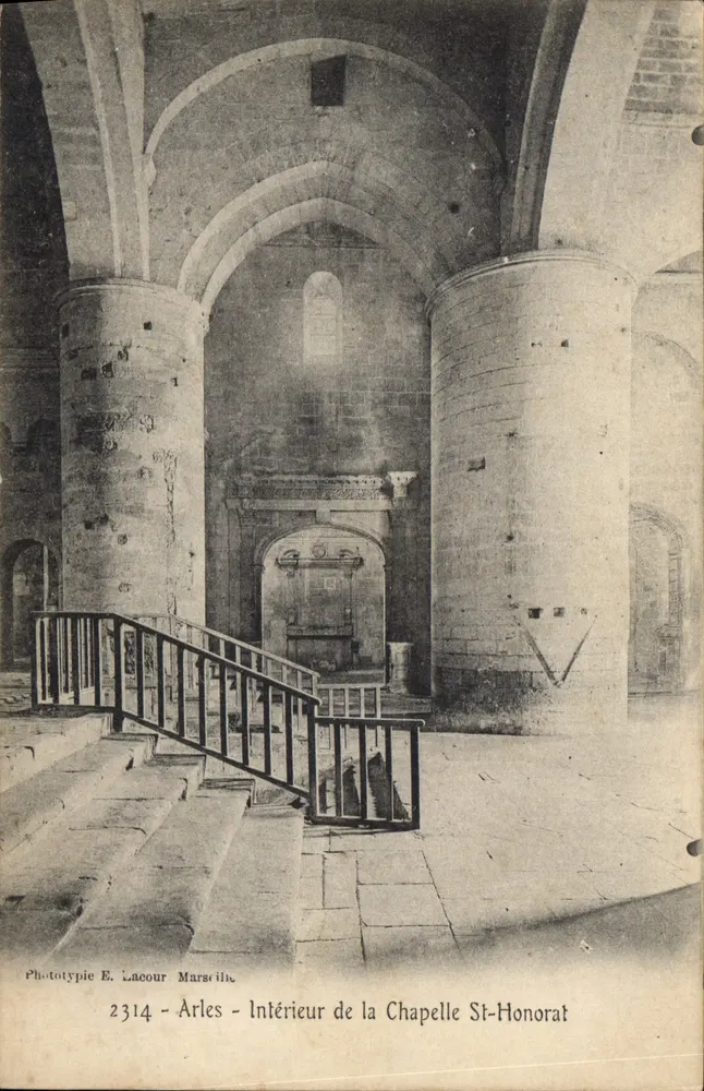 Interior da Capela São Honório — Arles — Fototipia E. Lacour, Marselha, n°2314 - Frente