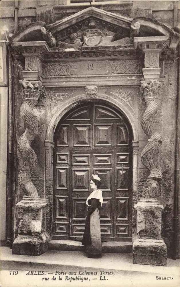 Arles — Porte aux Colonnes Torses, rue de la République — SELECTA n°119 - Vorderseite