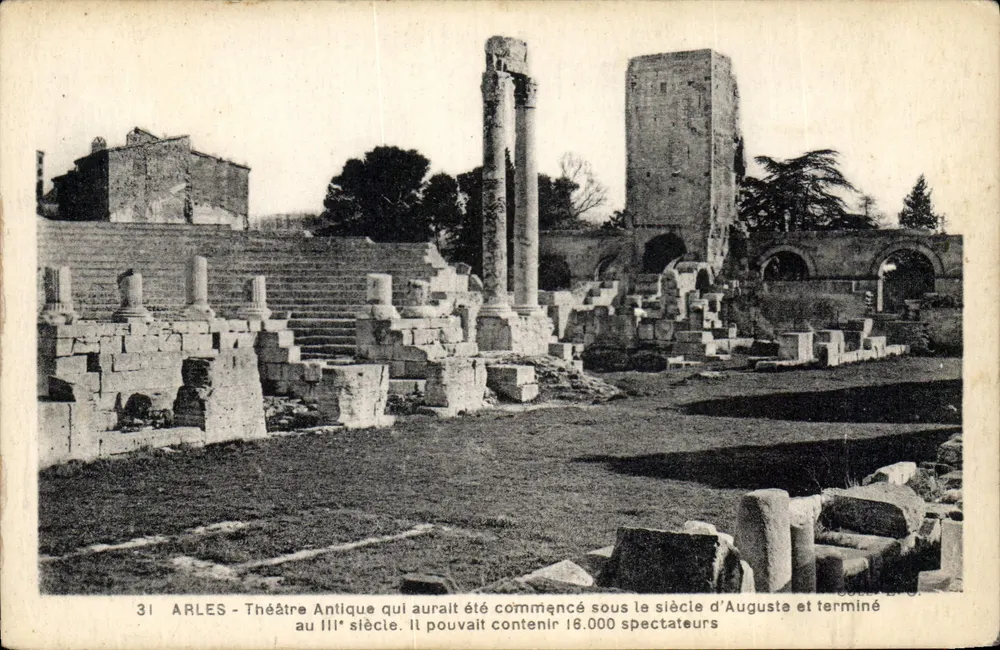 Arles — Antikes Theater — begonnen unter Kaiser Augustus, fertiggestellt im 3. Jahrhundert, Fassungsvermögen 16.000 Zuschauer — Verlag G. C. (Nr. 31) - Vorderseite