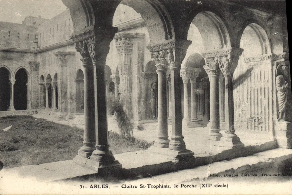 Arles — Cloître Saint-Trophime, o Portal (século XII) — Foto Douzon, óptico, Arles-sur-Rhône - Frente