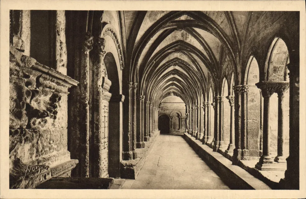 Innenraum des Klostergangs von Saint-Trophime — Arles (Bouches-du-Rhône) — Éditions d'Art YVON - Vorderseite